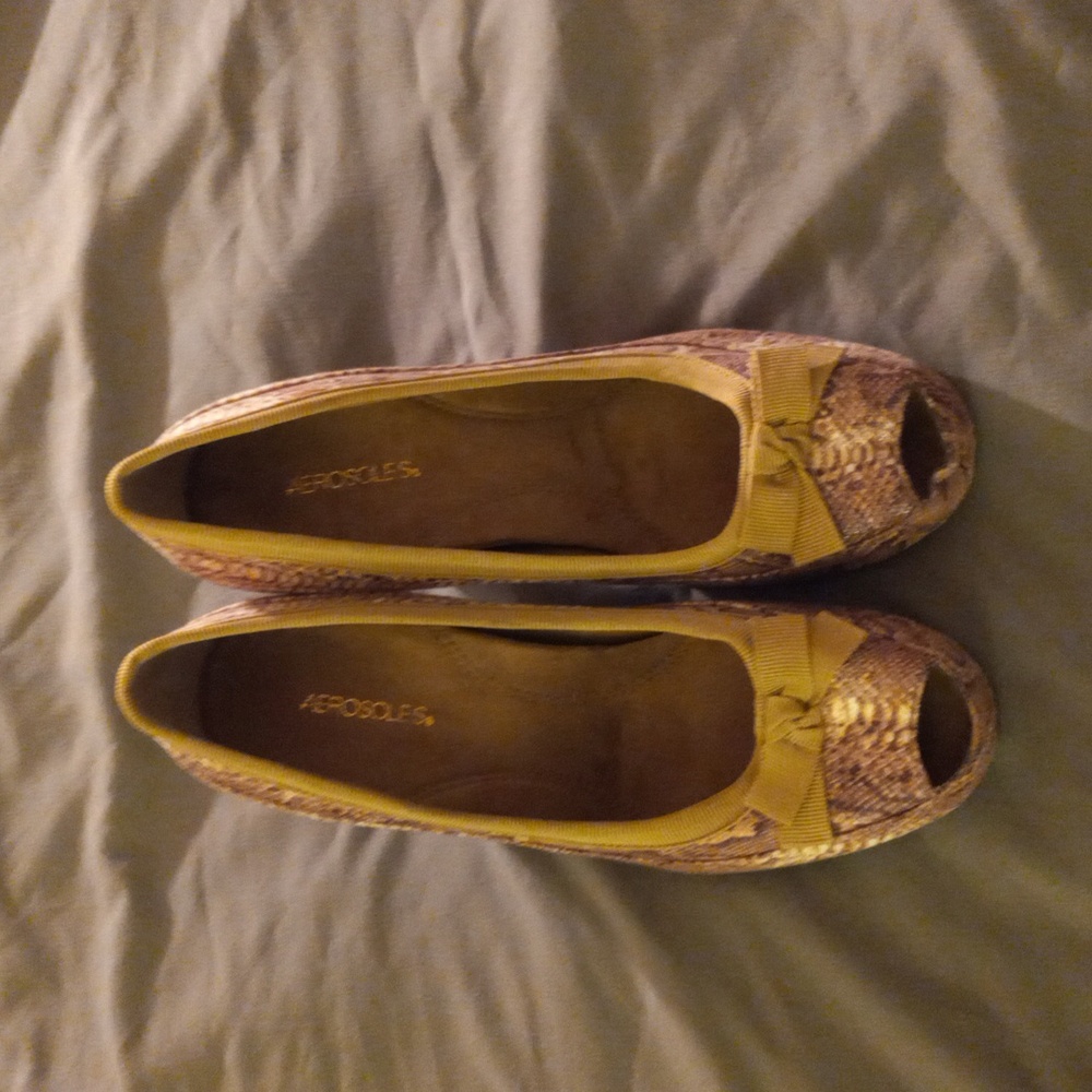 AEROSOLES Snakeskin Brown Peep-Toe Heels